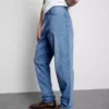 Jeans mit mittlerer Leibhöhe und schmaler Passform