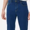 Jeans mit mittlerer Leibhöhe und schmaler Passform