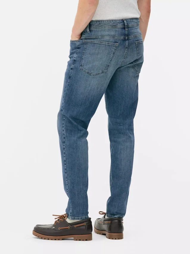 Jeans mit mittlerer Leibhöhe und schmaler Passform