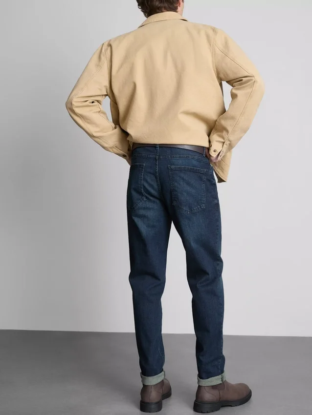 Jeans mit mittlerer Leibhöhe und schmaler Passform