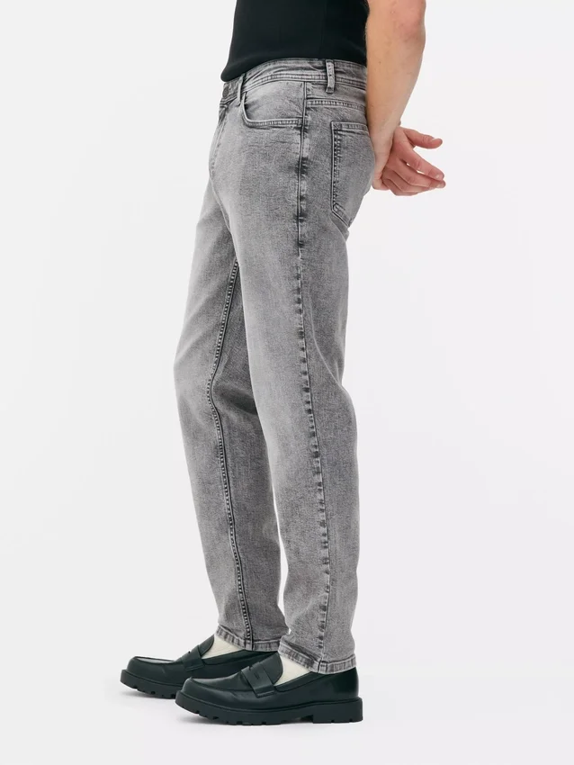 Jeans mit mittlerer Leibhöhe und schmaler Passform