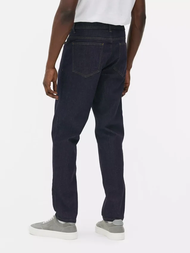 Jeans mit mittlerer Leibhöhe und schmaler Passform