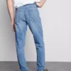 Jeans mit mittlerer Leibhöhe und schmaler Passform
