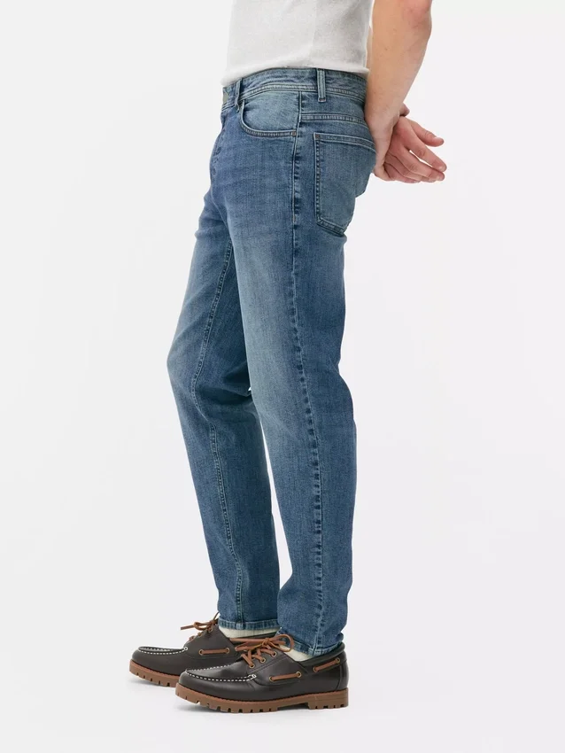 Jeans mit mittlerer Leibhöhe und schmaler Passform