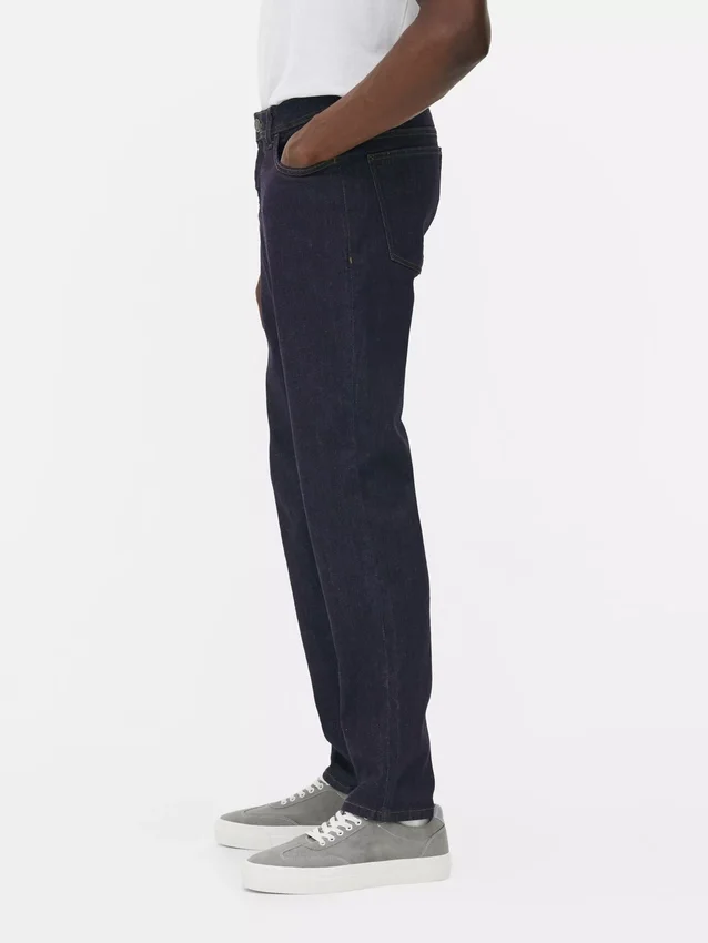 Jeans mit mittlerer Leibhöhe und schmaler Passform