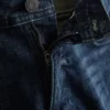 Jeans mit mittlerer Leibhöhe und schmaler Passform
