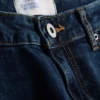 Jeans mit mittlerer Leibhöhe und schmaler Passform