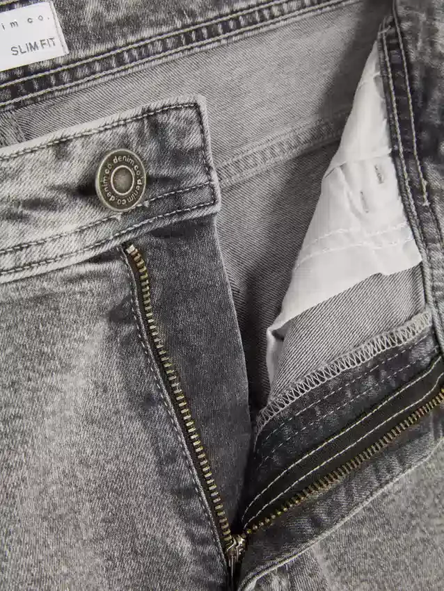 Jeans mit mittlerer Leibhöhe und schmaler Passform