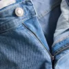 Jeans mit mittlerer Leibhöhe und schmaler Passform