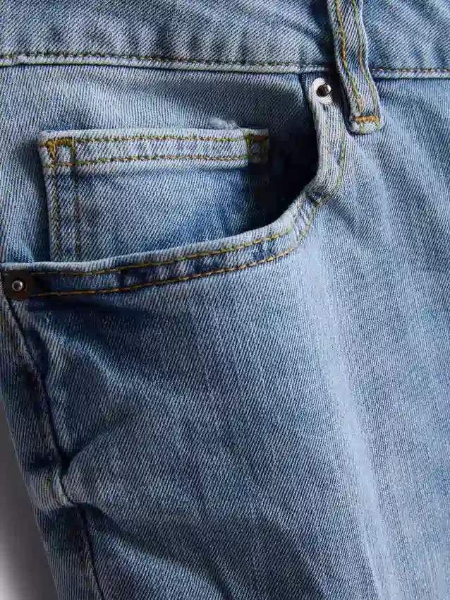 Jeans mit mittlerer Leibhöhe und schmaler Passform
