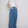Jeans mit weitem Bein und Taschen vorne