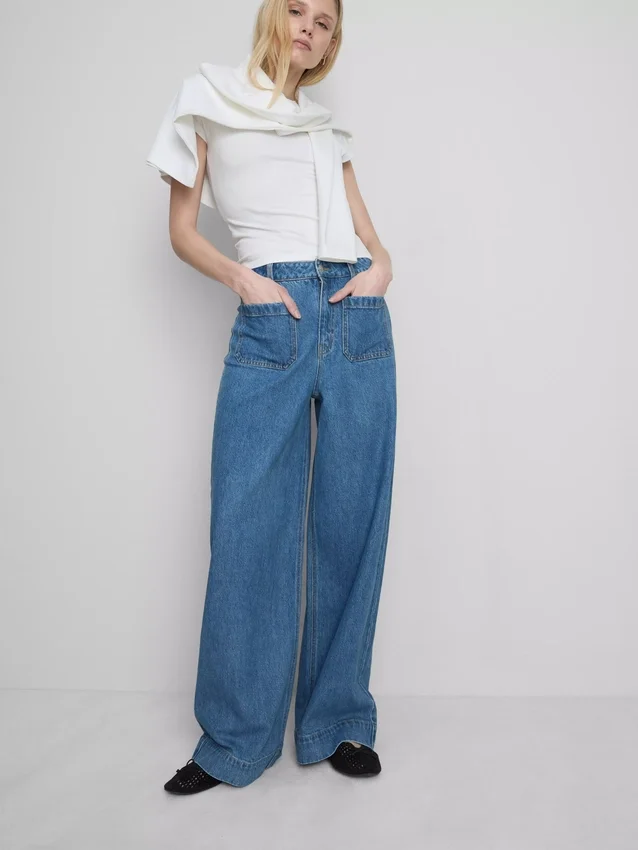 Jeans mit weitem Bein und Taschen vorne