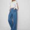 Jeans mit weitem Bein und Taschen vorne