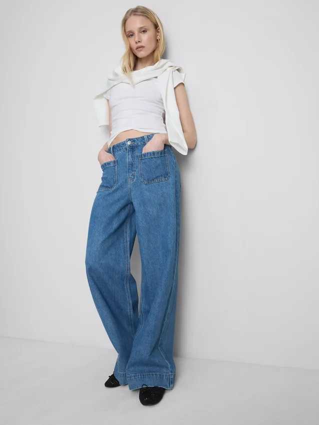 Jeans mit weitem Bein und Taschen vorne