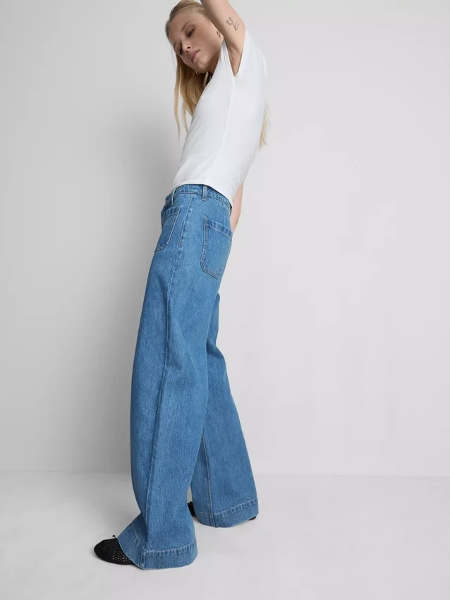 Jeans mit weitem Bein und Taschen vorne
