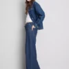 Jeans mit weitem Bein und Taschen vorne