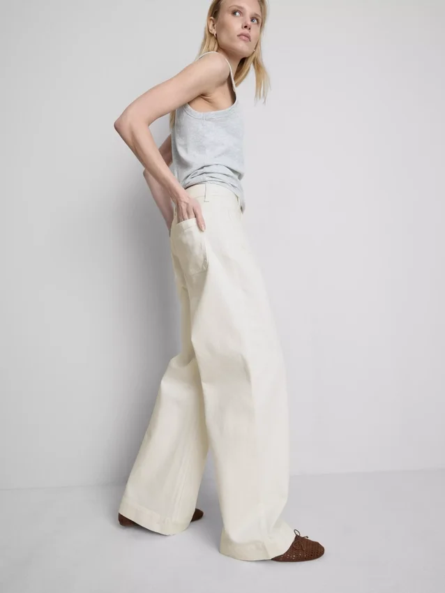 Jeans mit weitem Bein und Taschen vorne
