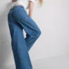 Jeans mit weitem Bein und Taschen vorne