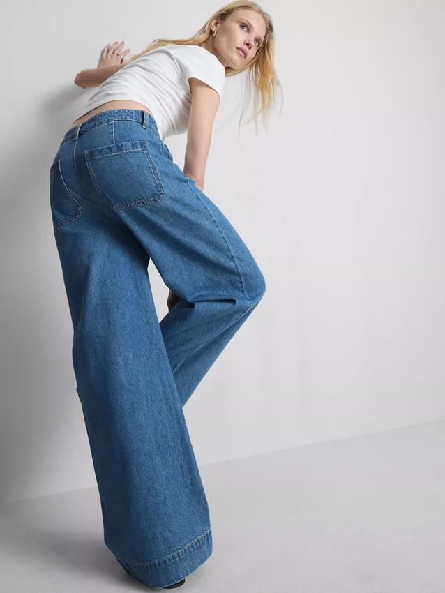 Jeans mit weitem Bein und Taschen vorne