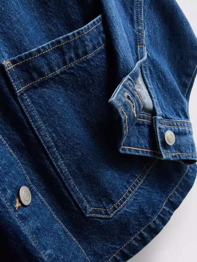 Jeansjacke aus Baumwolle mit aufgesetzten Taschen