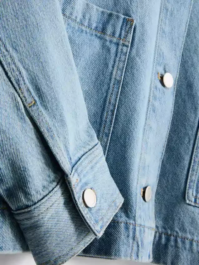 Jeansjacke aus Baumwolle mit aufgesetzten Taschen