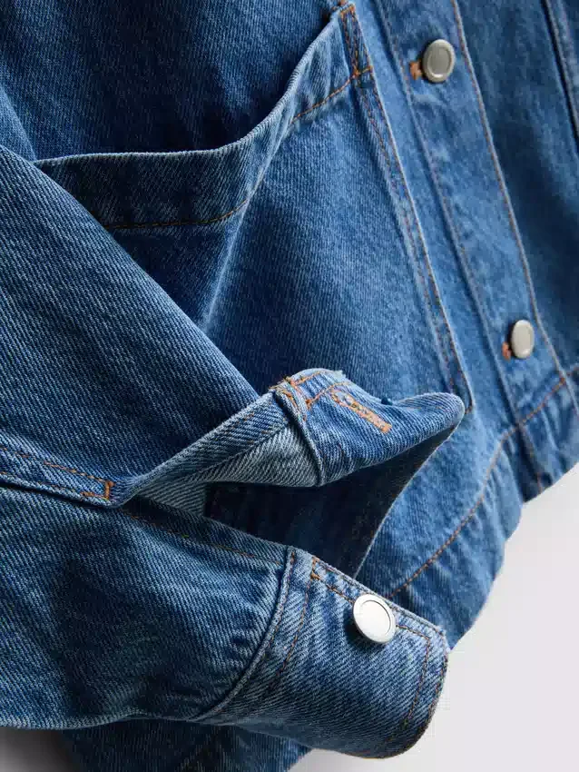 Jeansjacke aus Baumwolle mit aufgesetzten Taschen