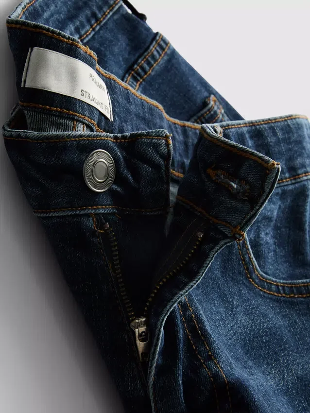 Jeansshorts in gerader Passform
