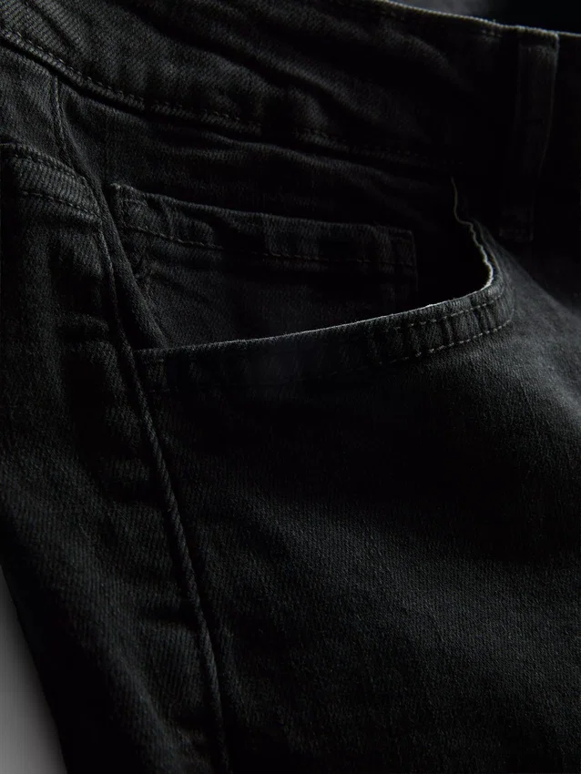 Jeansshorts in gerader Passform
