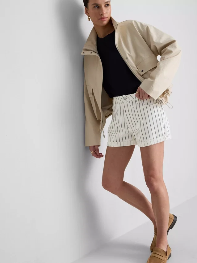 Jeansshorts mit mittlerem Bund und Umschlag