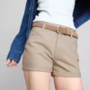 Jeansshorts mit mittlerem Bund und Umschlag