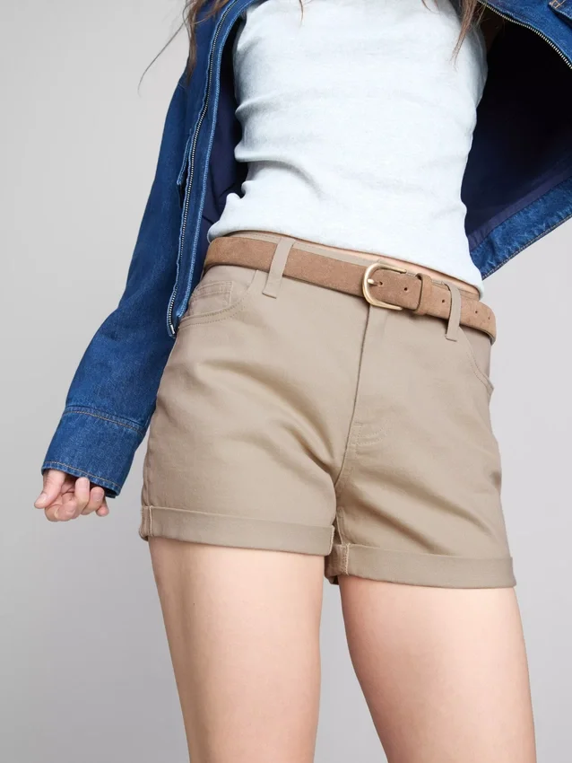 Jeansshorts mit mittlerem Bund und Umschlag