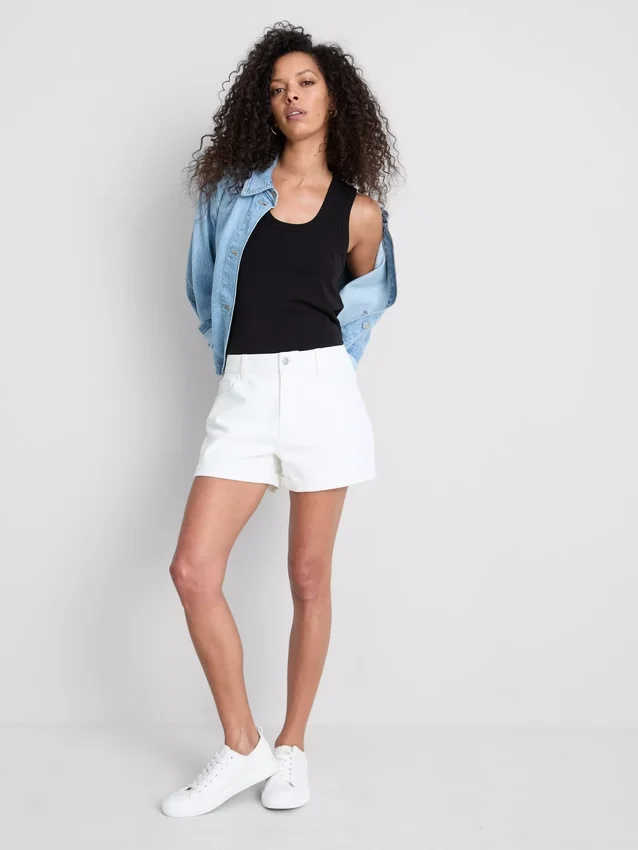 Jeansshorts mit mittlerem Bund und Umschlag