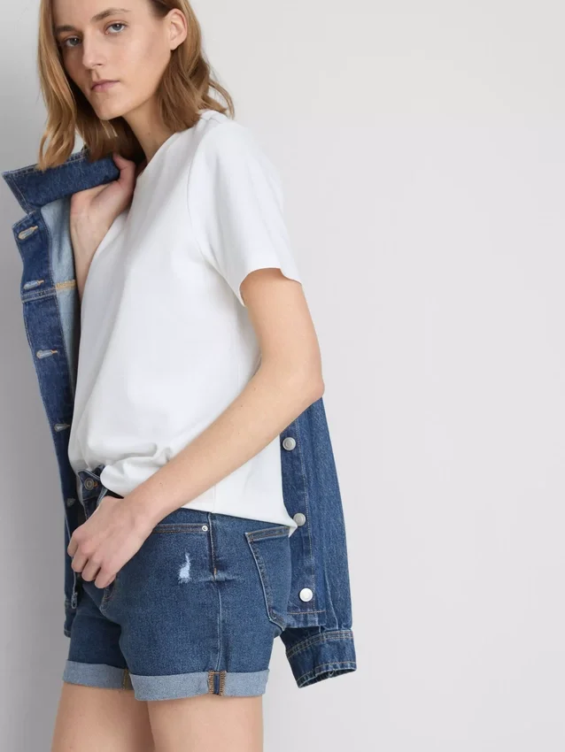 Jeansshorts mit mittlerem Bund und Umschlag