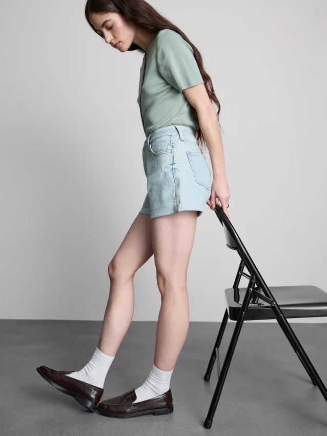 Jeansshorts mit mittlerem Bund und Umschlag