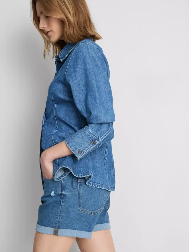 Jeansshorts mit mittlerem Bund und Umschlag