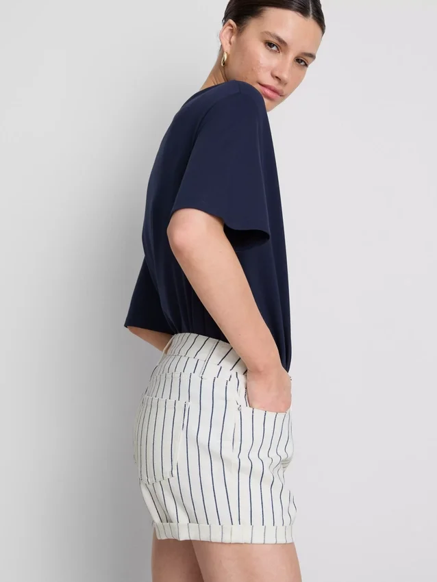 Jeansshorts mit mittlerem Bund und Umschlag