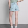Jeansshorts mit mittlerem Bund und Umschlag