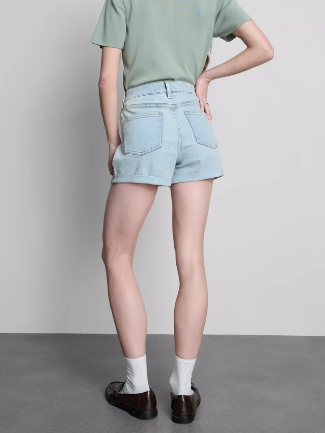 Jeansshorts mit mittlerem Bund und Umschlag