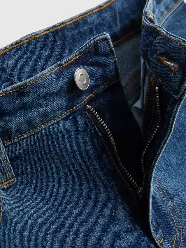Jeansshorts mit mittlerem Bund und Umschlag