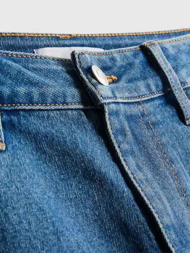 Jeansshorts mit mittlerem Bund und Umschlag