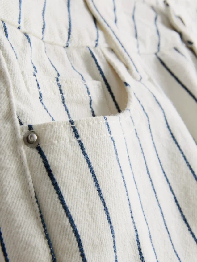 Jeansshorts mit mittlerem Bund und Umschlag