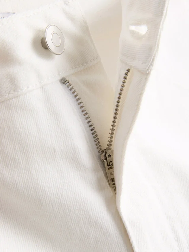 Jeansshorts mit mittlerem Bund und Umschlag