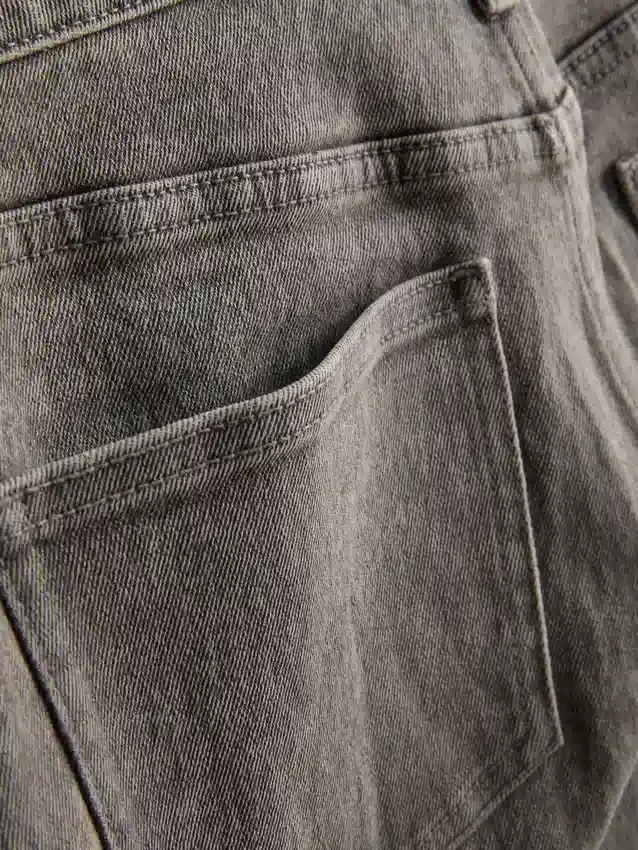 Jeansshorts mit mittlerem Bund und Umschlag