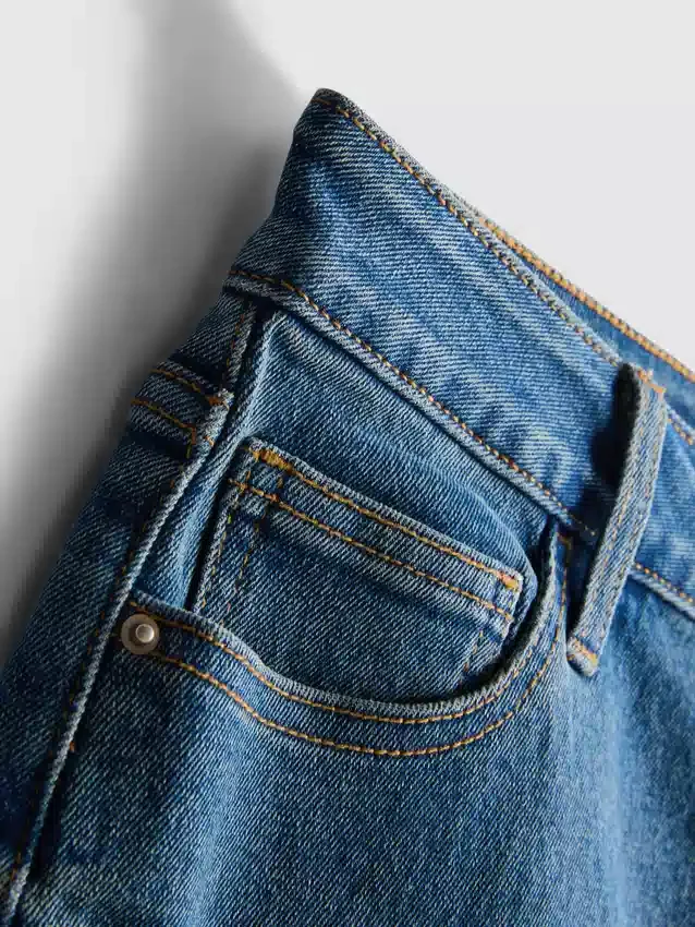 Jeansshorts mit mittlerem Bund und Umschlag