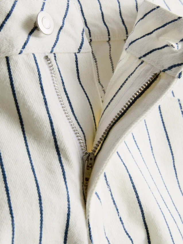 Jeansshorts mit mittlerem Bund und Umschlag