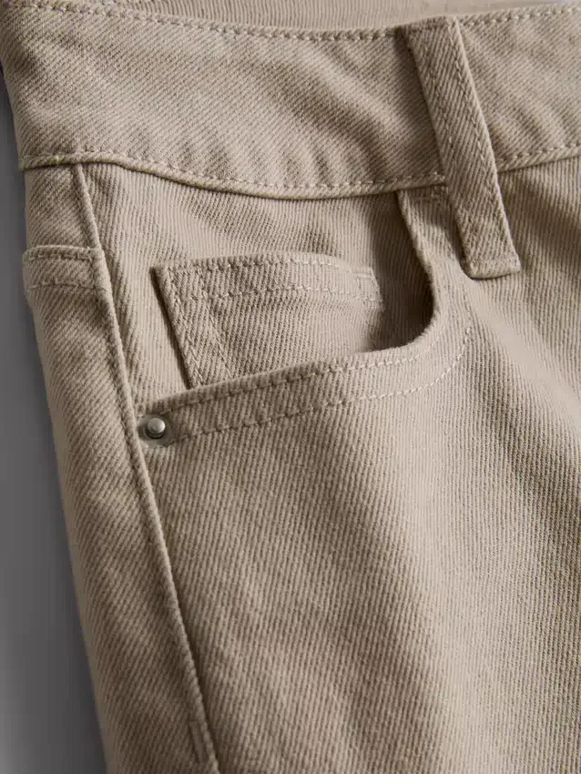 Jeansshorts mit mittlerem Bund und Umschlag