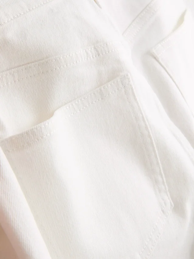 Jeansshorts mit mittlerem Bund und Umschlag