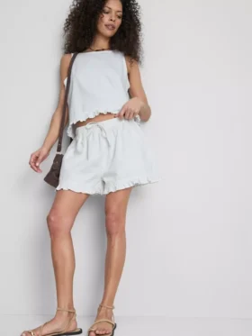 Jeansshorts mit Rüschen am Saum