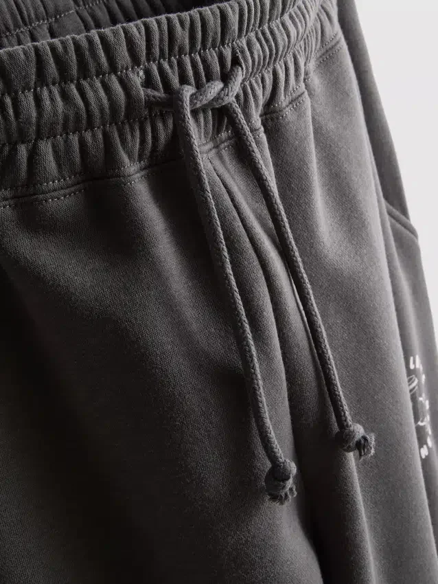 Jogginghose aus Baumwollmischung mit bedrucktem Bündchen
