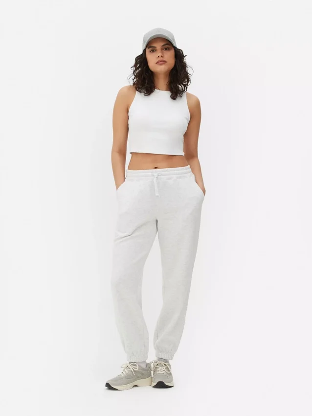 Jogginghose mit Bündchen an den Beinen und Kordelzug